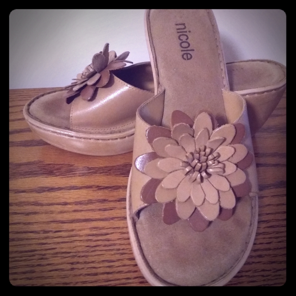 Khaki Leather Sandals with Flower